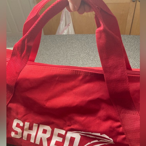 ShredZ Gym Bag - Red, progress cards and 30 day quick weight loss plan - Picture 7 of 10